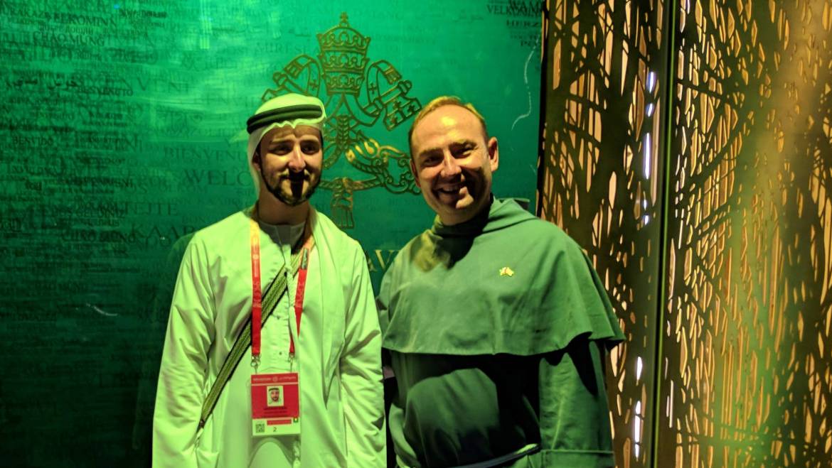 Fray Juan en el stand de la Santa Sede en la Expo Universal de Dubai