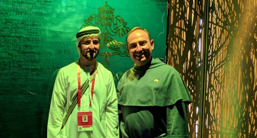 Fray Juan en el stand de la Santa Sede en la Expo Universal de Dubai